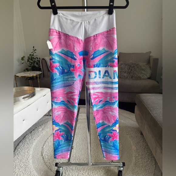 Pink White Blue Tropical Fitness Outfit set Bra and Leggings Size Medium New NWT - Picture 6 of 15